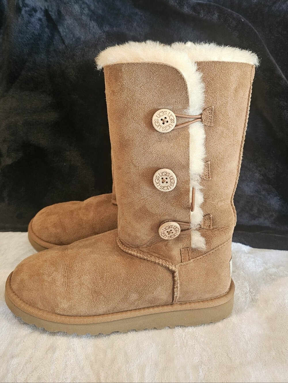 UGG Bailey Button Triplet Boot in Chestnut with Cream Shearling